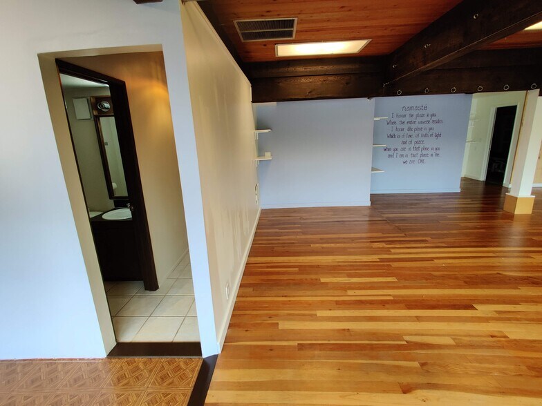 More Photos Of 18021-18023 15th Ave NE, Shoreline Office For Sale