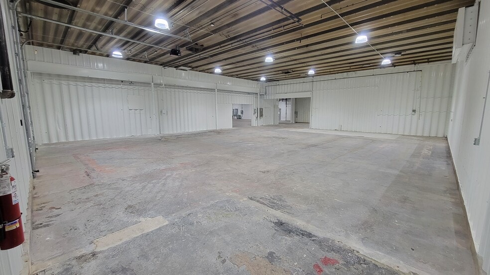 More Photos Of 1751 12th Ave, Columbus Service For Lease