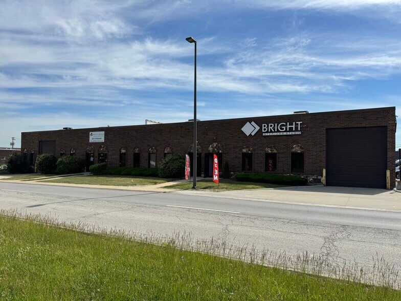 Primary Photo Of 1665-1675 Tonne Rd, Elk Grove Village Research And Development For Lease
