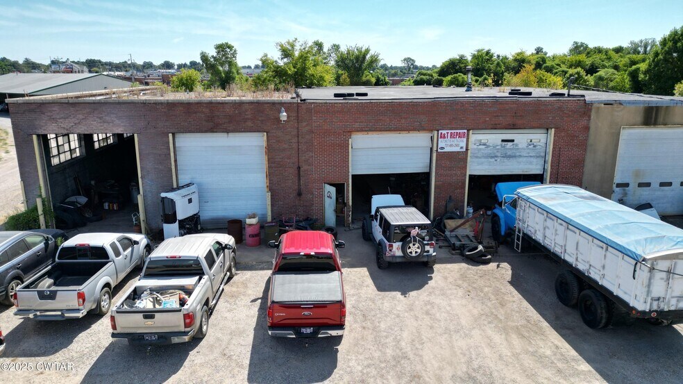 More Photos Of 410 W Reelfoot Ave, Union City Service For Sale