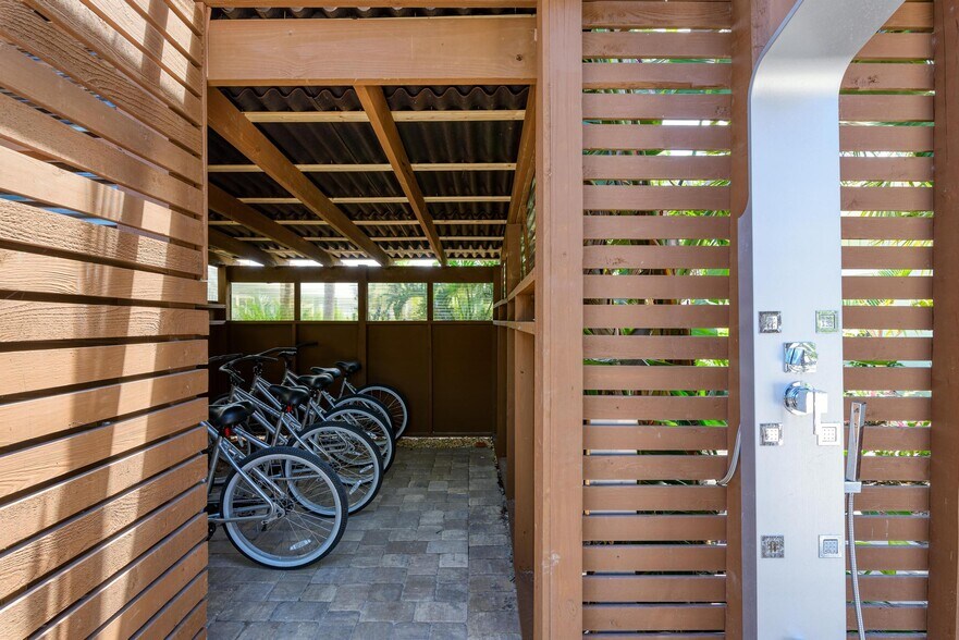 More Photos Of 212 Casey Key Rd, Nokomis Hotel For Sale