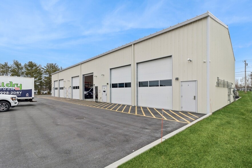 More Photos Of 313 Edwards Ave, Calverton Distribution For Lease