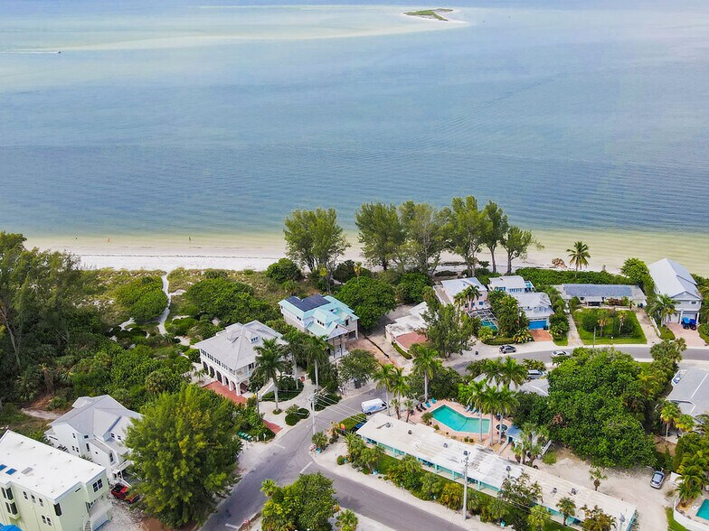 More Photos Of 808 N Bay Blvd, Anna Maria Hotel For Sale
