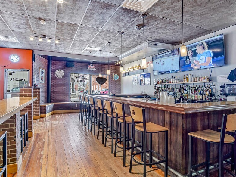 More Photos Of 116 N Main St, Marissa Freestanding For Sale