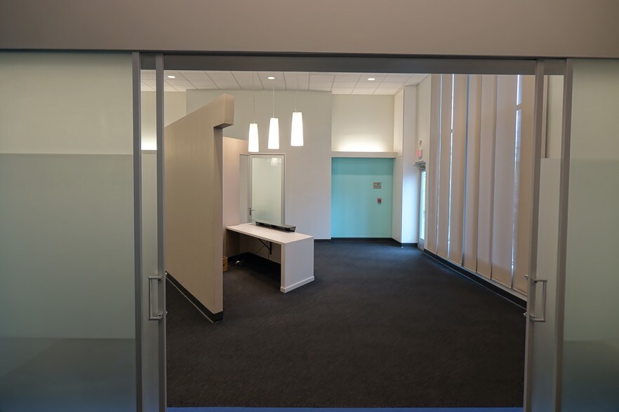 More Photos Of 2503 N Albina Ave, Portland Unknown For Lease