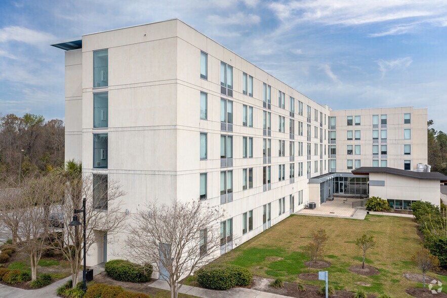 More Photos Of 4875 Tanger Outlet Blvd, North Charleston Hotel For Sale