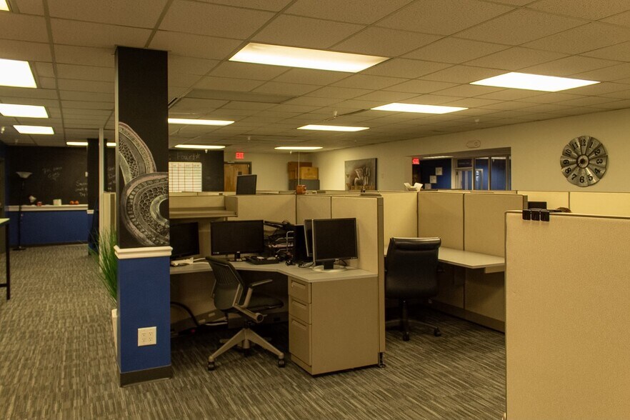 More Photos Of 12425 28th St N, Saint Petersburg Office For Lease