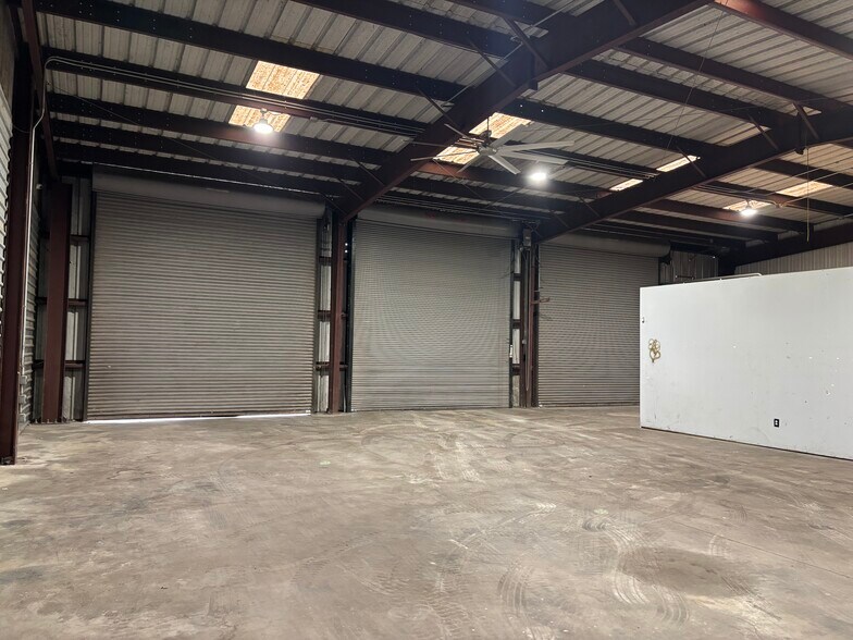 More Photos Of 3823 Fm 1128 Rd, Pearland Light Distribution For Lease
