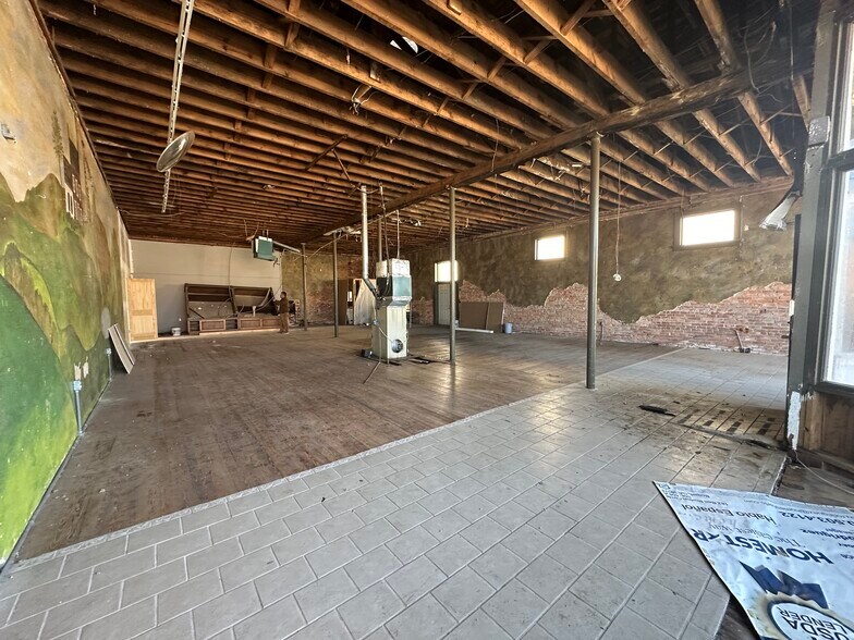 More Photos Of 13 Public Sq, Bowman Storefront For Sale