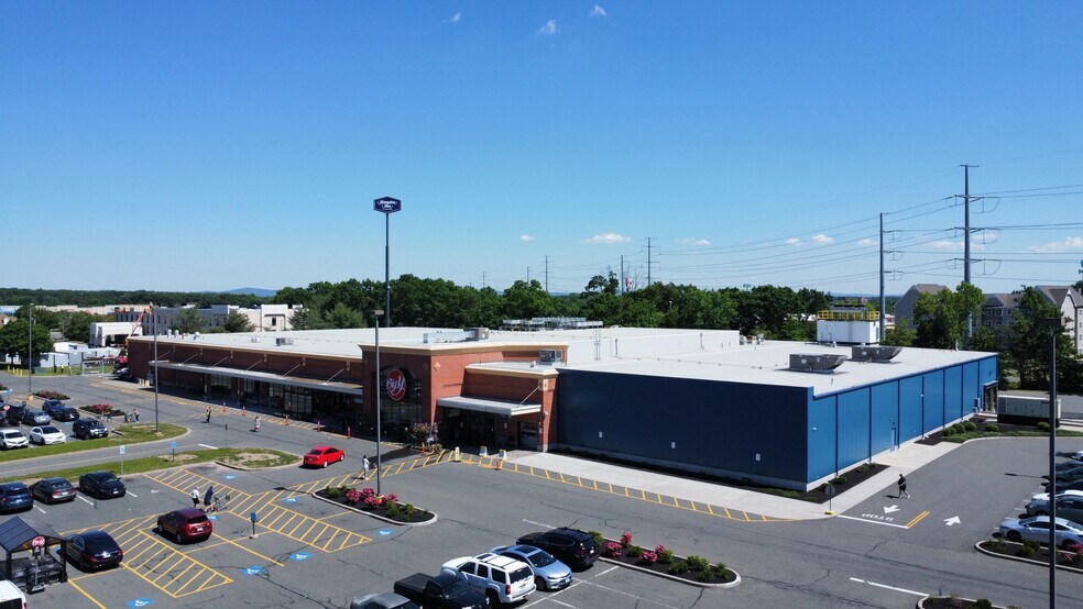 More Photos Of 650 Memorial Dr, Chicopee Supermarket For Lease