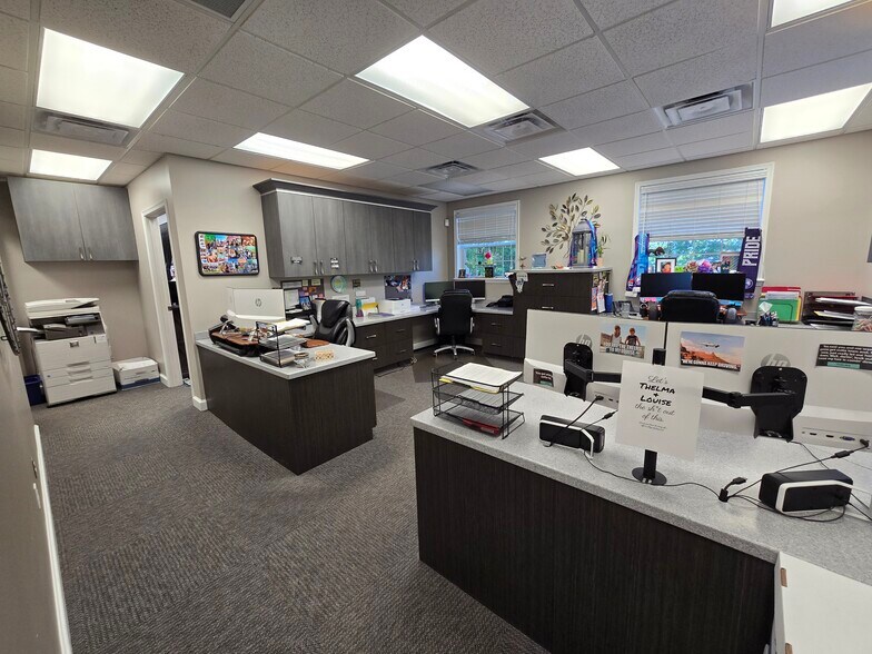 More Photos Of 465 Warren Ave, Longwood Office For Lease