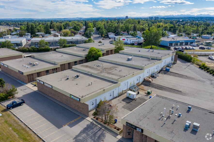 More Photos Of 7056 Farrell Rd SE, Calgary Warehouse For Lease