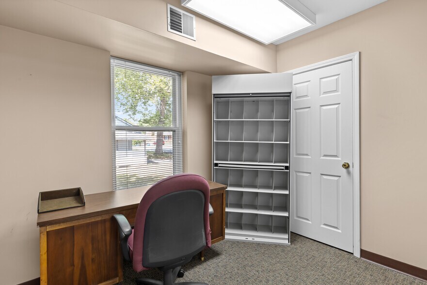 More Photos Of 10131-10137 West Florissant Ave, Saint Louis Office For Sale