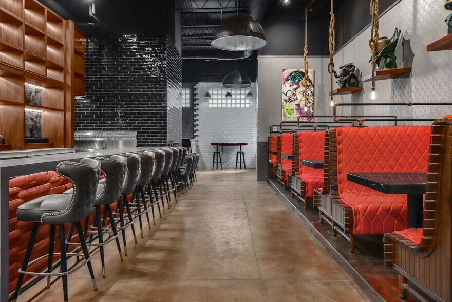 More Photos Of 819 N California Ave, Chicago Bar For Sale