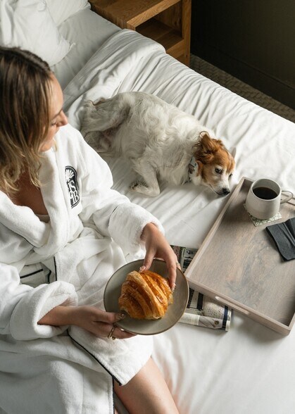 More Photos Of 527-537 State St, Santa Barbara Hotel For Lease