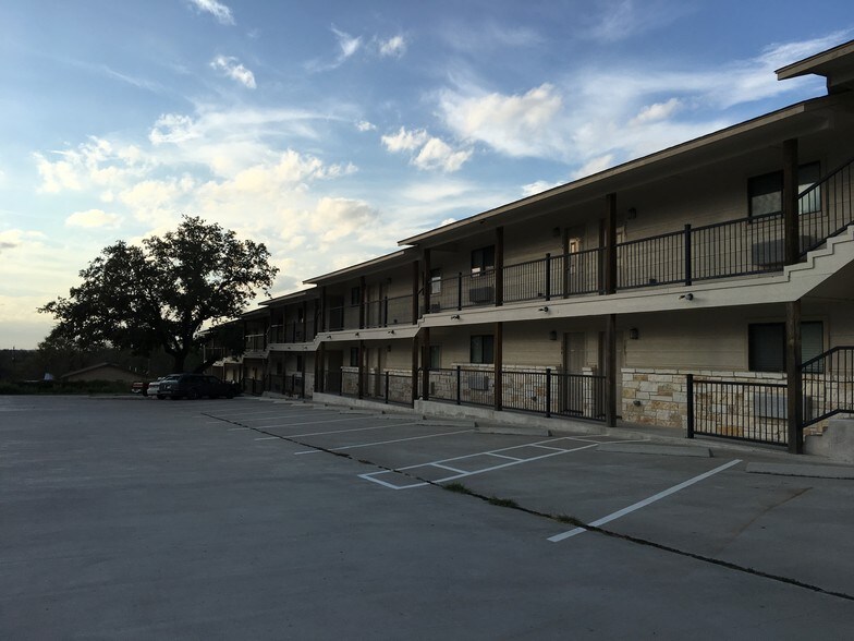 More Photos Of 1609 N Hill St, Three Rivers Apartments For Sale