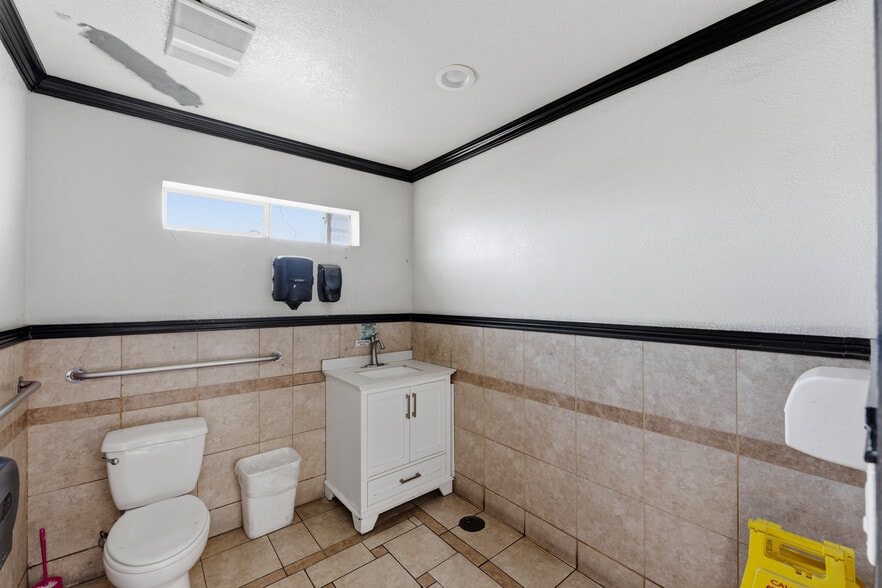 More Photos Of 3350 Saviers Rd, Oxnard Fast Food For Sale