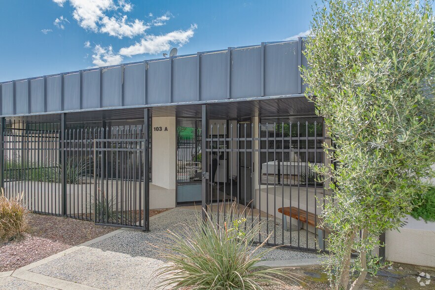 More Photos Of 3941 San Dimas St, Bakersfield Medical For Sale