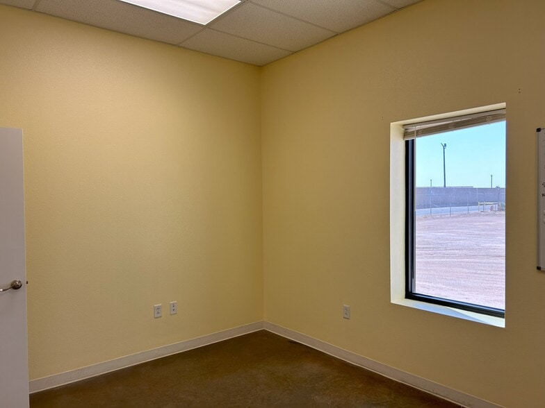 More Photos Of 1463 Oil Mill Rd, Pecos Warehouse For Lease