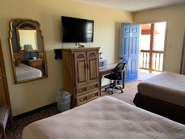 More Photos Of 715 Highway 64 E, Eagle Nest Hotel For Sale