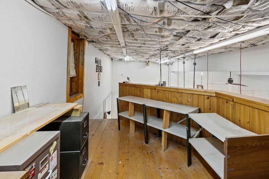 More Photos Of 215 W Franklin St, Delphi Flex For Sale