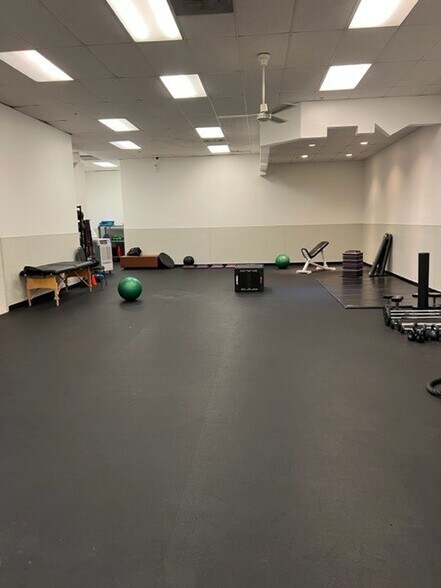 More Photos Of 5858 Warner Ave, Huntington Beach General Retail For Sale