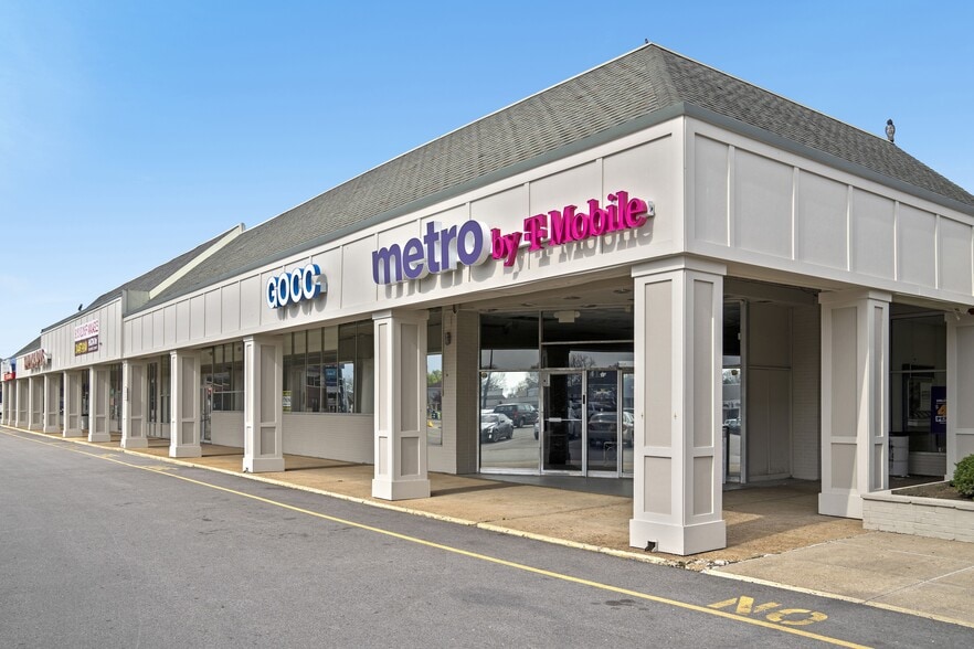 More Photos Of 23-91 N Oaks Plz, Saint Louis Unknown For Lease