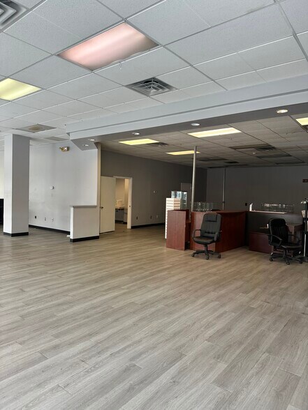 More Photos Of 1452 4th Ave, Huntington General Retail For Lease