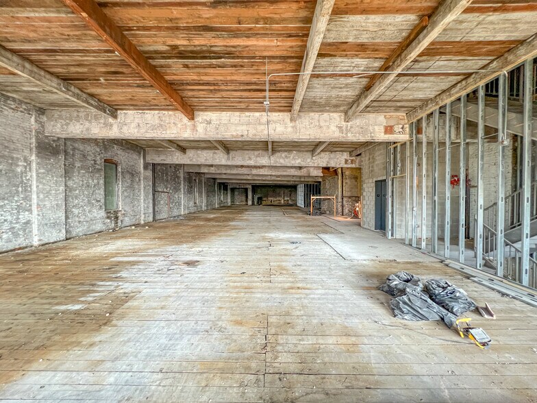 More Photos Of 2215 S Michigan Ave, Chicago Office Residential For Sale