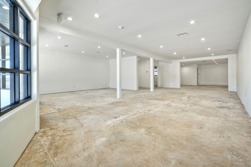 More Photos Of 1045 Main St, Ramona Freestanding For Sale