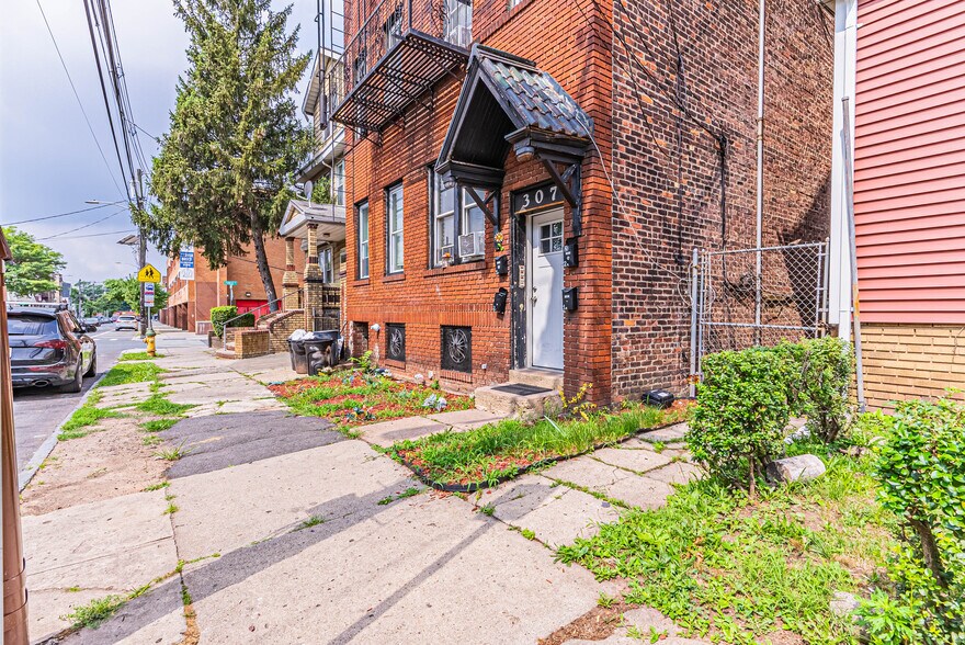 More Photos Of 307 Clinton Pl, Newark Apartments For Sale