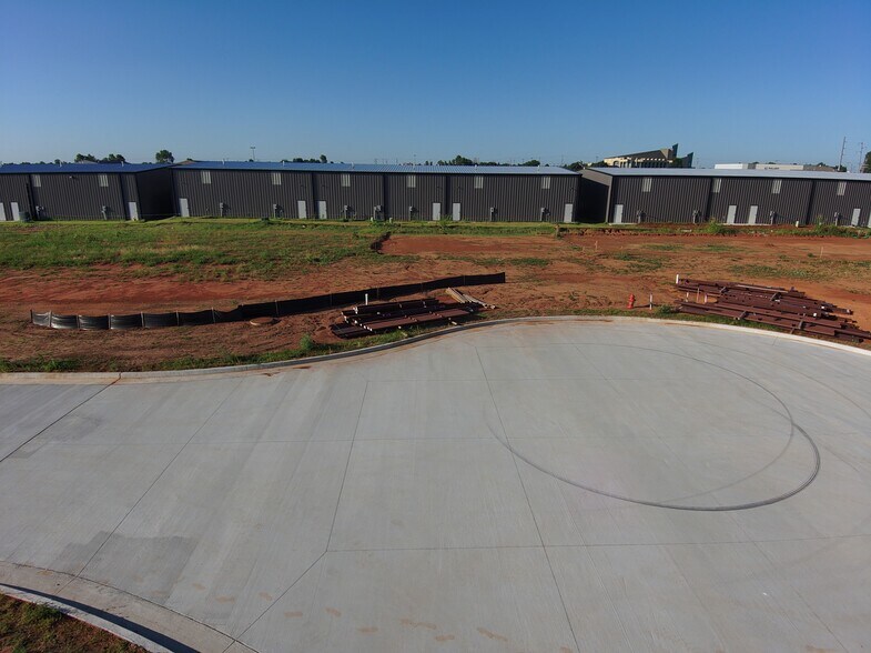 More Photos Of 7716 NW 81st Cir, Oklahoma City Warehouse For Sale