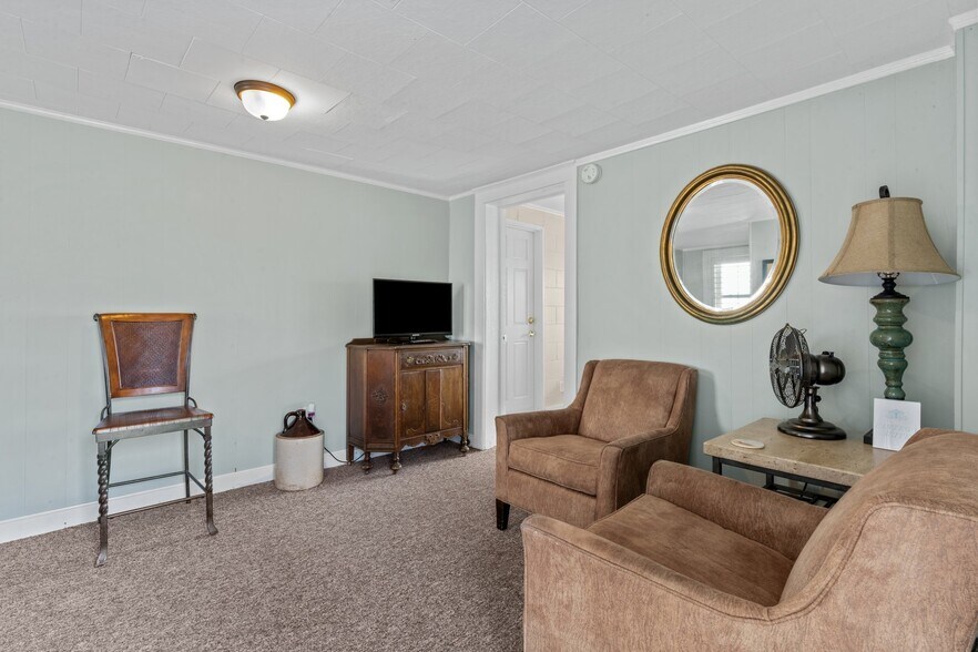 More Photos Of 738 E Main St, Belhaven Hotel For Sale