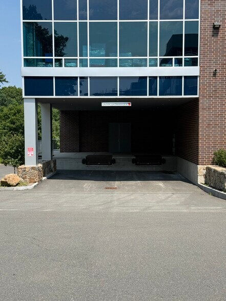 More Photos Of 51 Dunham Rd, Beverly Office For Lease
