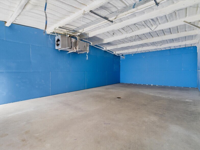 More Photos Of 700 N Main St, Lexington Warehouse For Lease