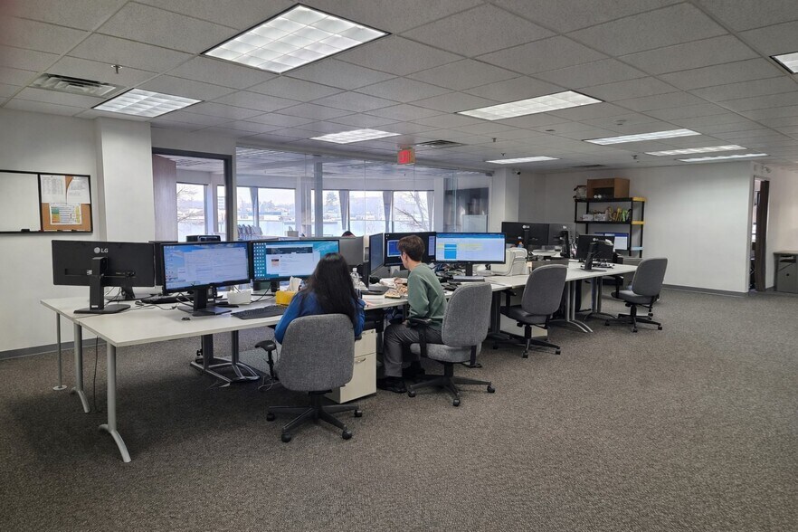 More Photos Of 18 Commerce Way, Woburn Office For Lease