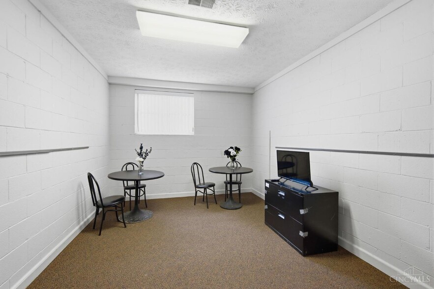 More Photos Of 810 N Broadway St, Lebanon Religious Facility For Sale