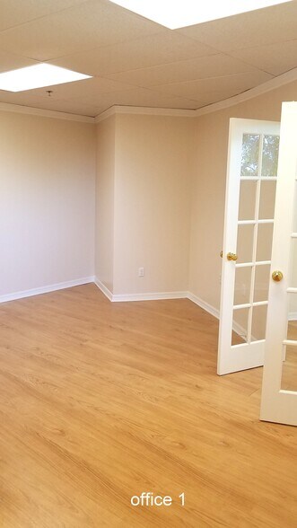 More Photos Of 7802 Kingspointe Pky, Orlando Office For Lease