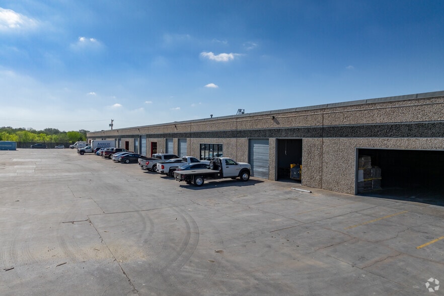 More Photos Of 7492-7522 Reindeer Trl, San Antonio Unknown For Lease