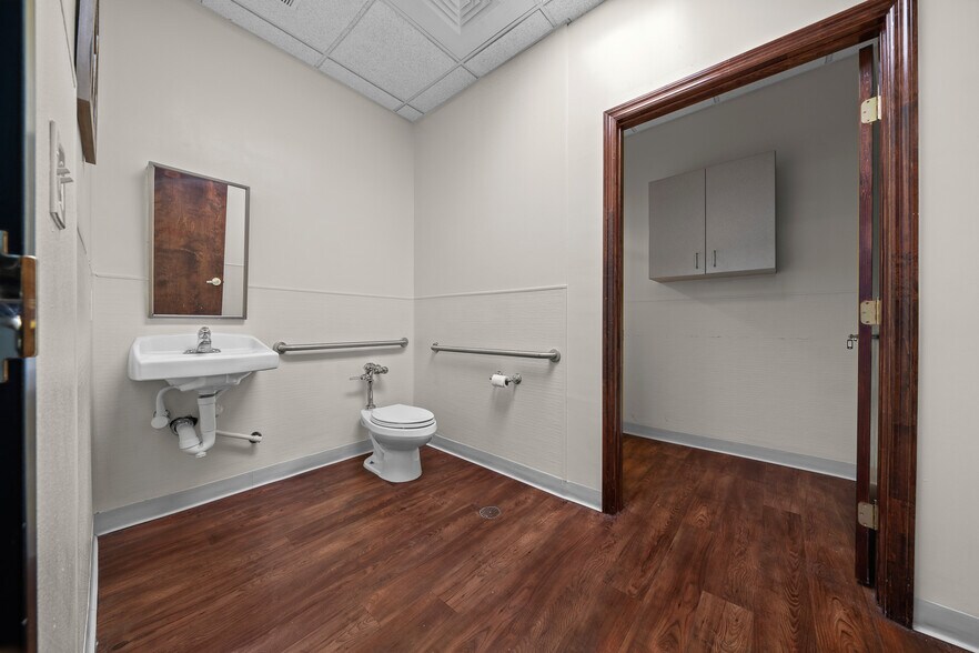 More Photos Of 5885 Central Ave, Saint Petersburg Office For Lease