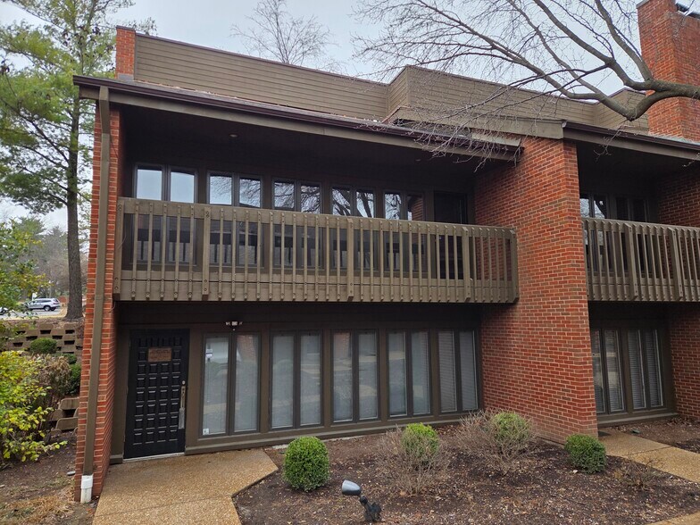 More Photos Of 4 The Pines Ct, Saint Louis Office Residential For Sale