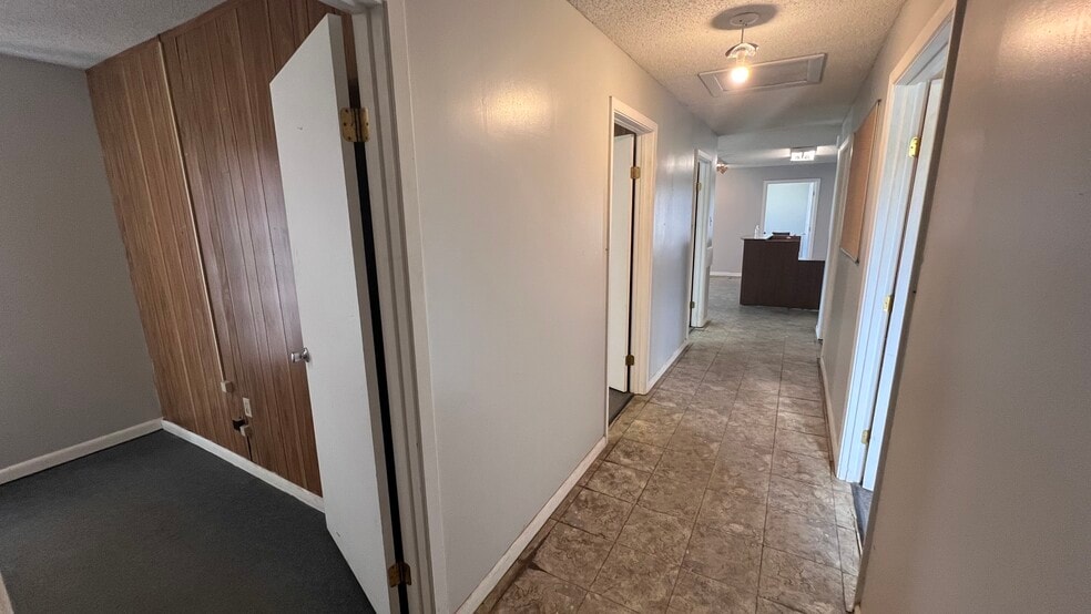 More Photos Of 3419 E Broadway Ave, North Little Rock Service For Lease