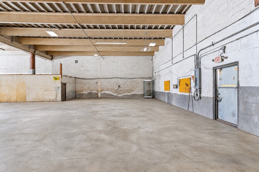 More Photos Of 1921-1959 NE 153rd St, North Miami Beach Warehouse For Sale