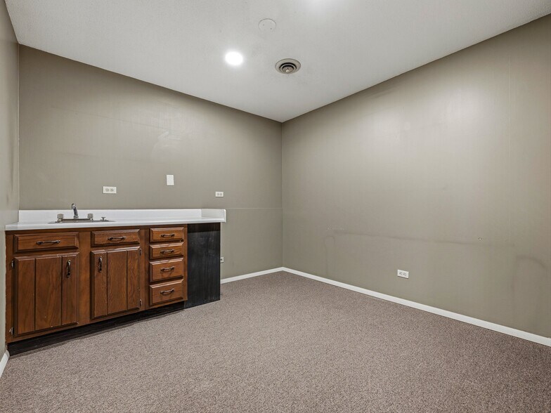 More Photos Of 5 Doctors Park, Asheville Medical For Sale