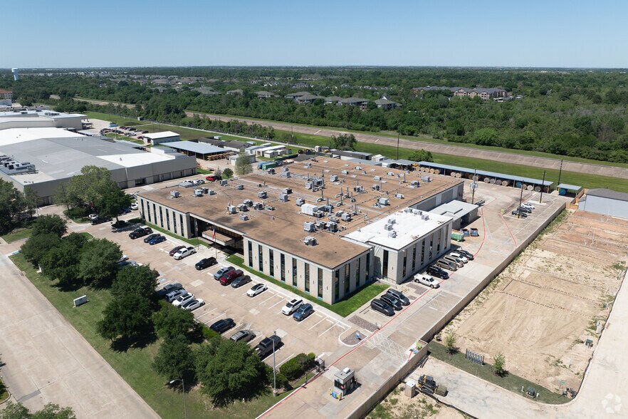 More Photos Of 17200 Park Row, Houston Warehouse For Sale