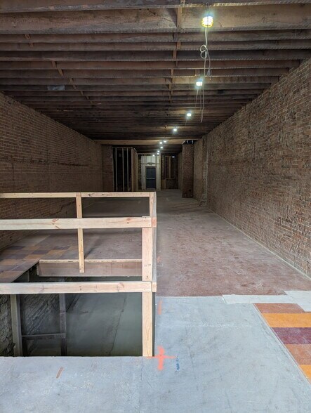 More Photos Of 12 S Market St, Troy Storefront Retail Office For Lease