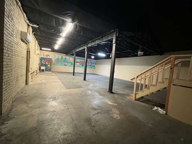 More Photos Of 2118 19th St, Sacramento Light Distribution For Lease