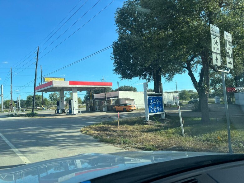 More Photos Of 15518 Highway 36, Needville Service Station For Sale