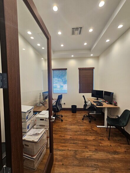More Photos Of 134 S Dixie Hwy, Hallandale Beach Office For Lease