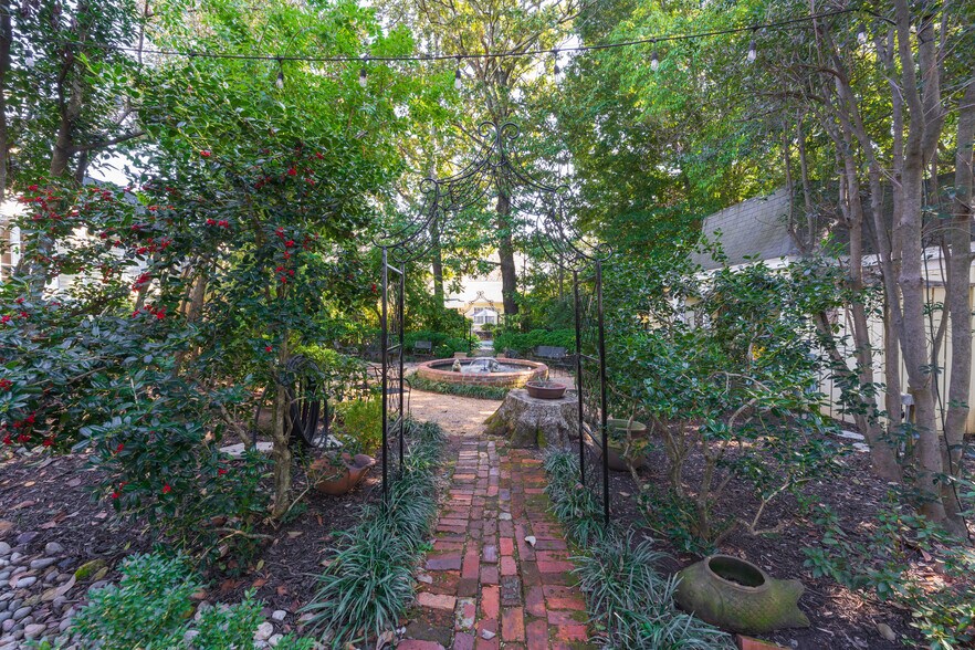 More Photos Of 132 E College St, Griffin Hospitality For Sale